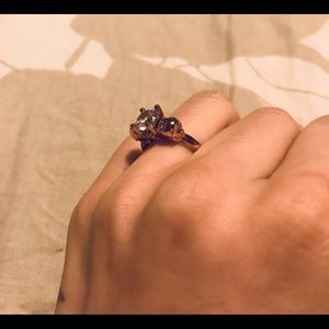 Trendy Rosegold Skull Diamond Ring